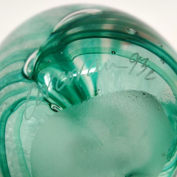 Vintage Studio Glass Paperweight Egg Green Swirl Signed Ann Corcoran '93 Nouwrot - Picture 2 of 16